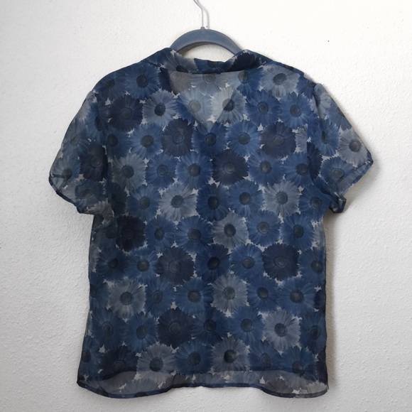 ❌SOLD❌Vintage sheer daisy top - Picture 4 of 4